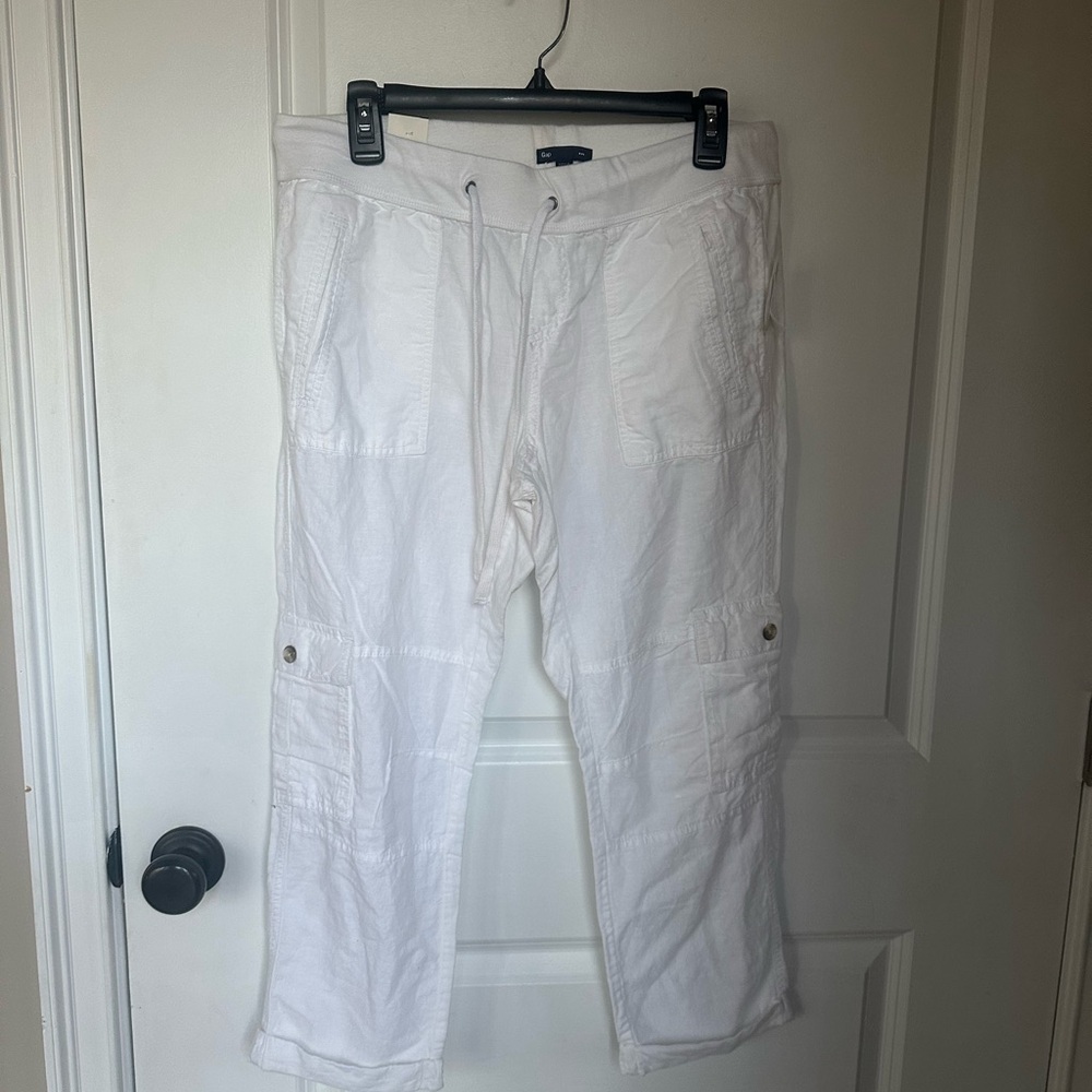 Size 8 GAP White Cargo Drawstring capri